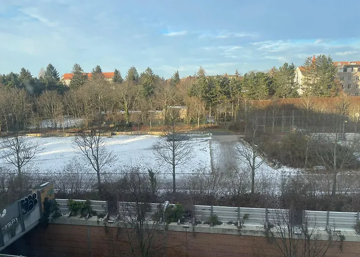 1 Zimmer In Einer 2 Zimmer Wohnung Zu Vermieten Wg Anfragen Bitte Nur Von Frauen